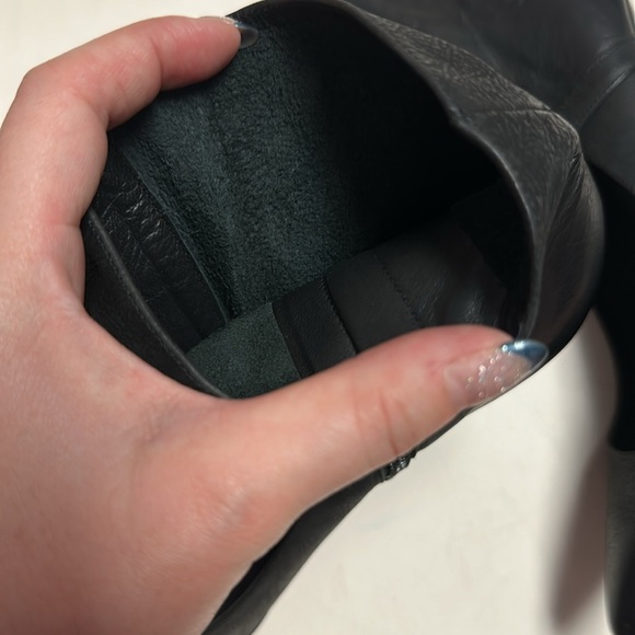 Vera Wang Leather Stiletto Heels - Picture 15 of 15